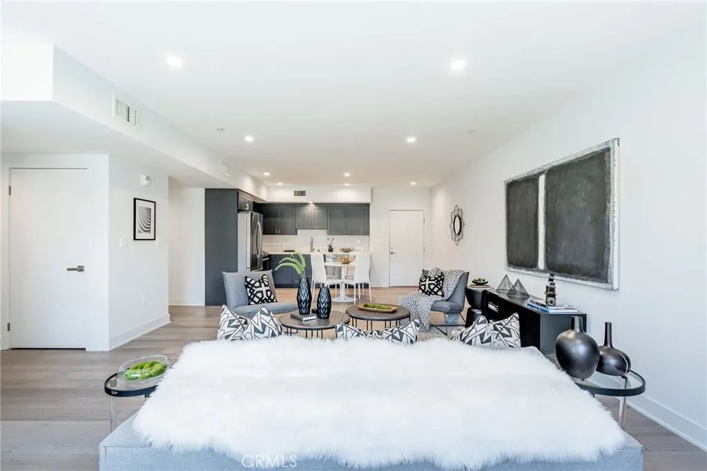 137 S Wilson Avenue 107, Pasadena, California 91106 home-pic-8